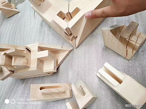 華洲數控的自動榫頭加工設備